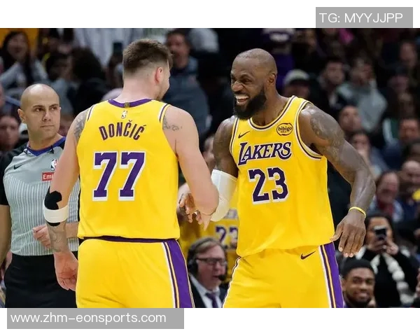 2012年湖人与雷霆的巅峰对决赛季回顾与精彩瞬间分析 2012年湖人与雷霆的巅峰对决赛季回顾与精彩瞬间分析